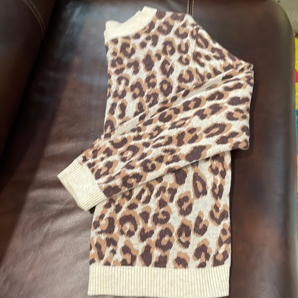 Like New- Long Sleeve Sweater